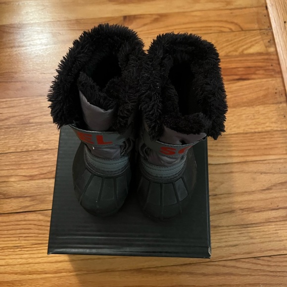 Sorel Children’s snow commander gently used - Picture 5 of 6